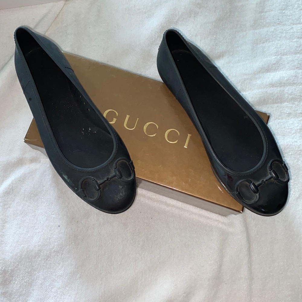 Gucci rubber Nero, 38, box included.  Side split.  Doesn’t effect shoe wear